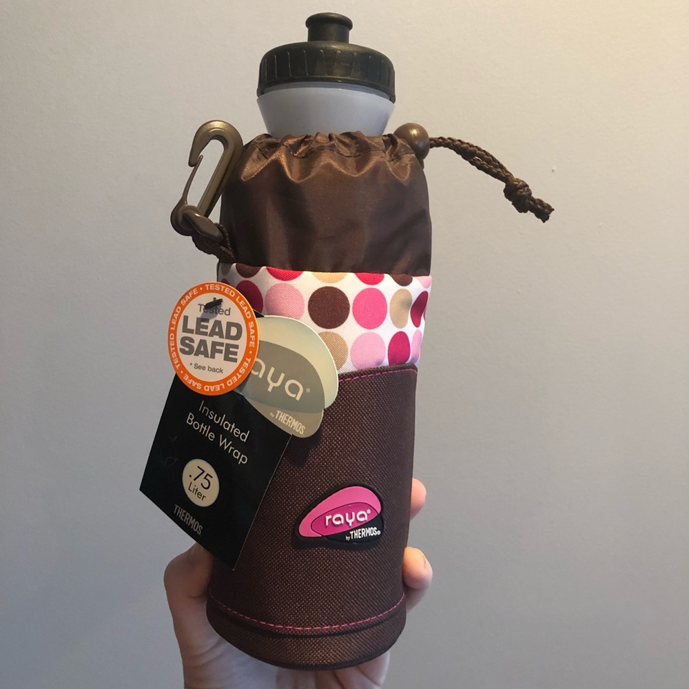 NWT bottle with insulating carry case!